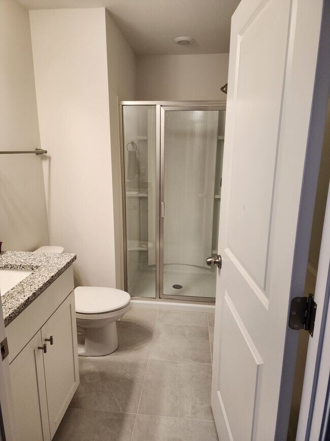 Building Photo - Like New Single Family Home minutes from B...