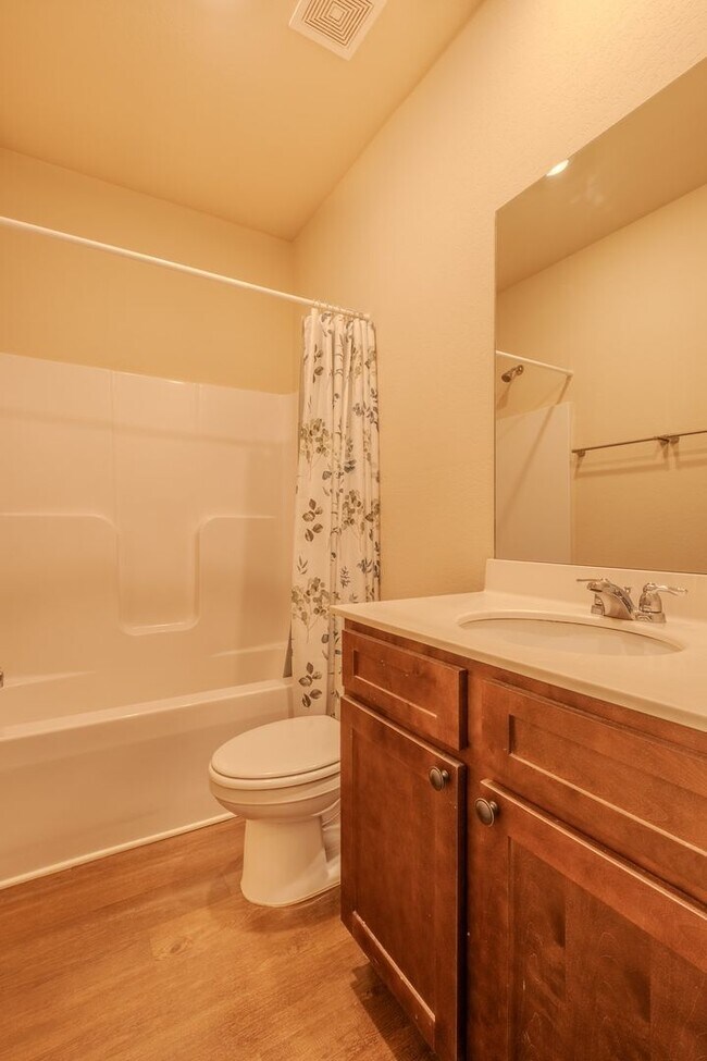 Building Photo - Move-In Ready 3BR Home | $2,100 with Lawncare or $2,000 Tenant Maintained