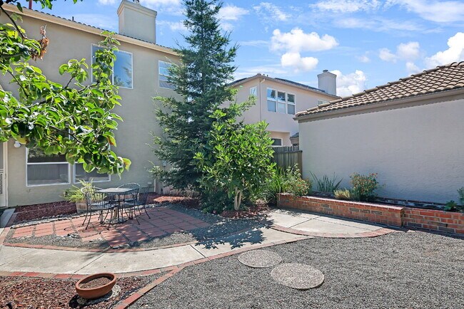 Building Photo - Move-In Ready 4-Bed, 3-Bath Gem in a Covet...
