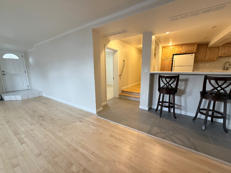 Building Photo - 960 S 1300 E