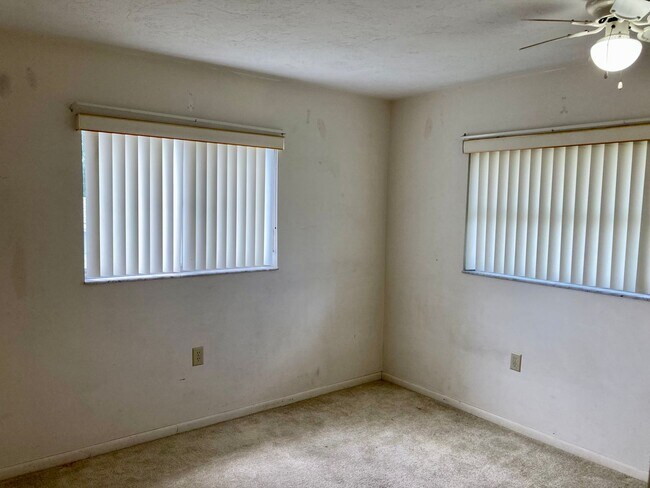 Building Photo - 2 bedroom, 1.5 bath home with carport