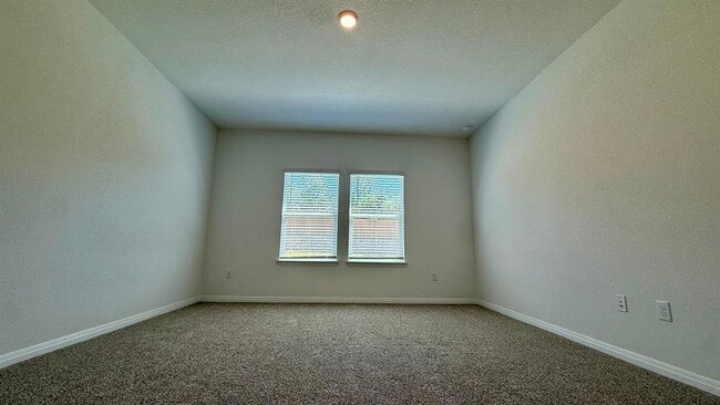 Building Photo - 1940 Lazy Acrs St