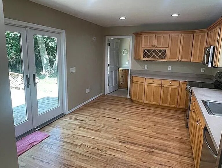 Building Photo - 250 Lakeside Trl