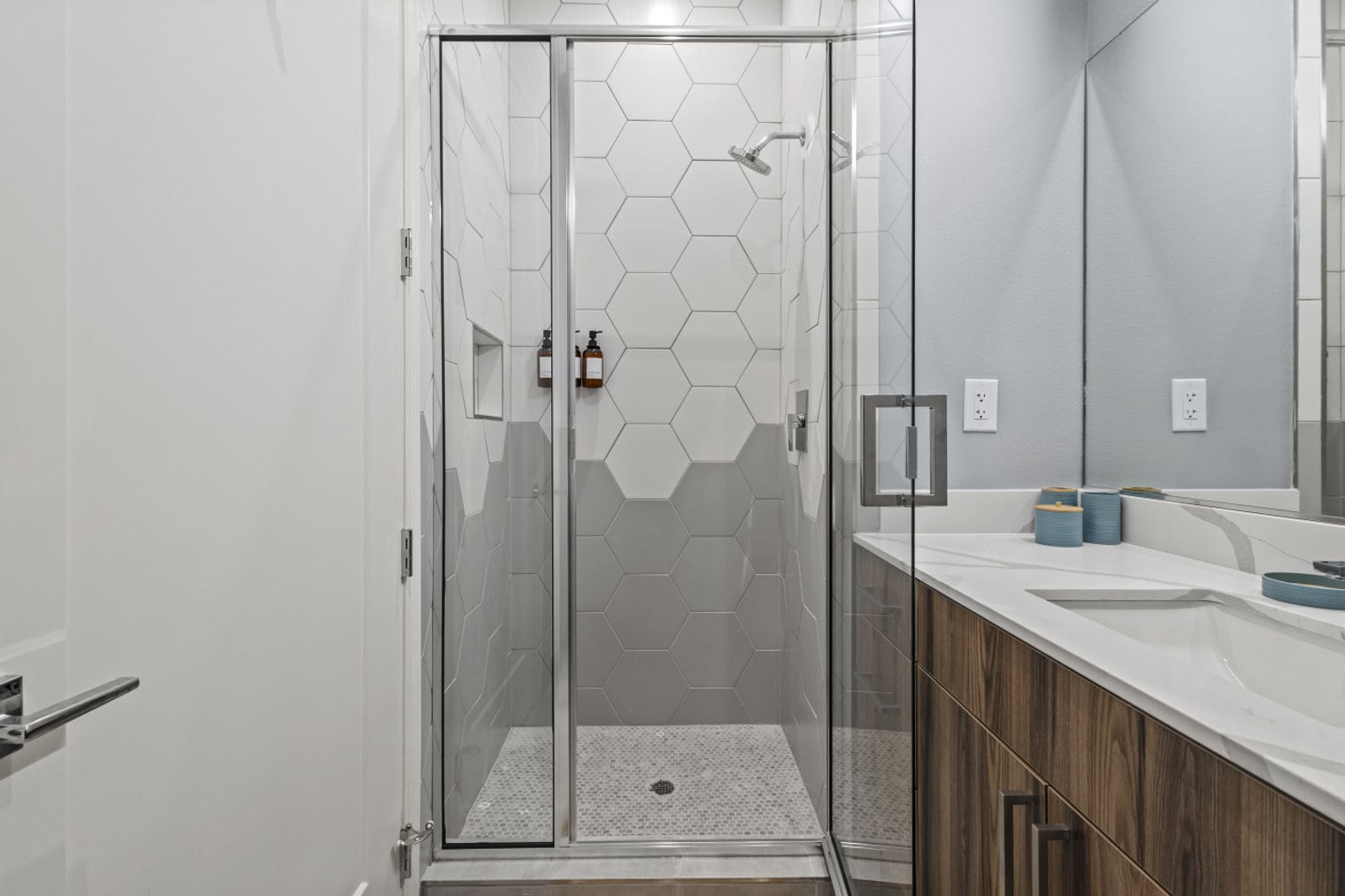 Building Photo - 1812 Hickory St