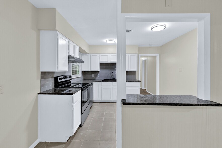 Building Photo - 4014 Sun Valley Dr