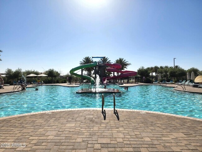 Building Photo - 9903 E Tillman Ave