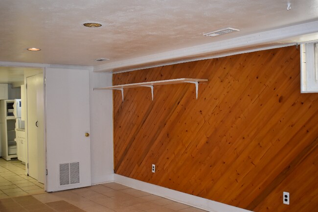 Building Photo - 6211 Birchwood Ave
