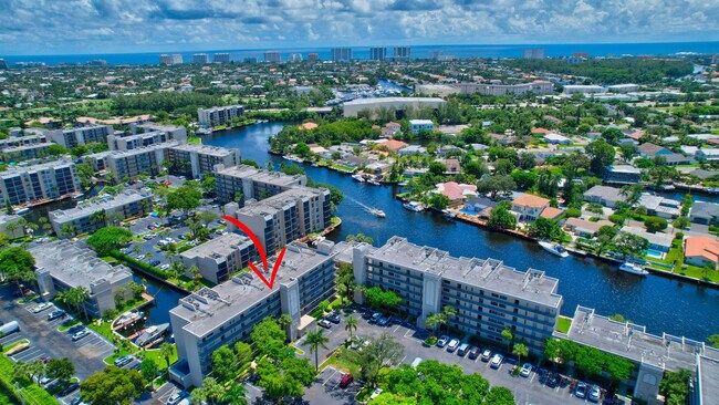 Building Photo - 17 Royal Palm Way