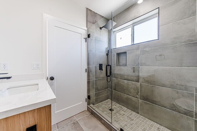 Building Photo - Modern 4-Bedroom Townhome-Style Living in ...