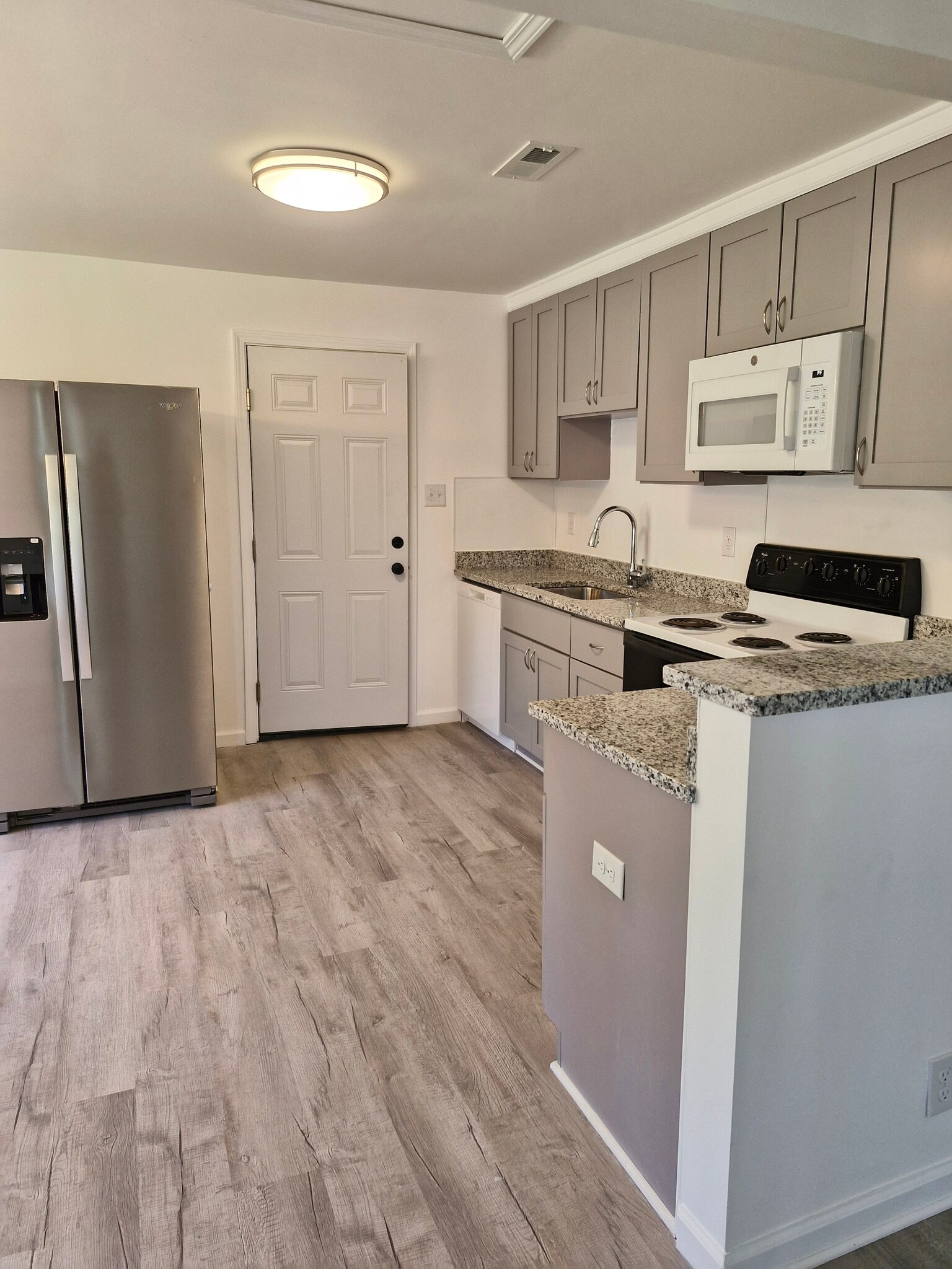 Kitchen - 405 Baptist Rd