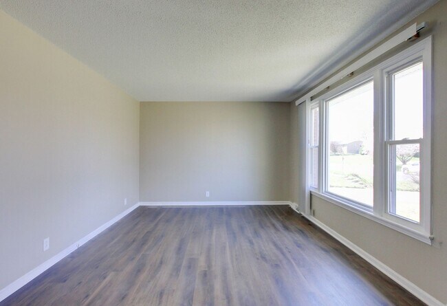 Building Photo - Four Bedroom with Bonus Room and a detache...