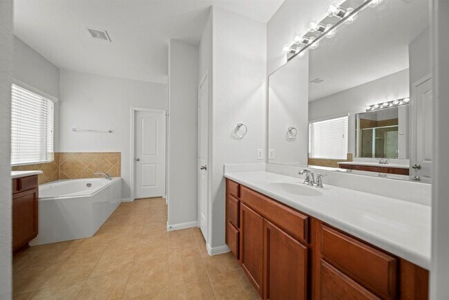 Building Photo - 1055 Forest Haven Ct
