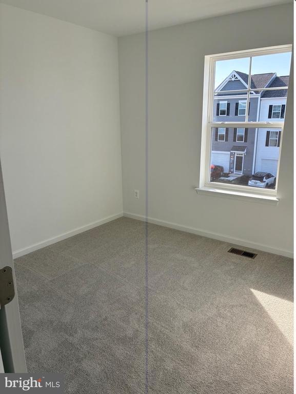 Building Photo - 473 Husky Trl