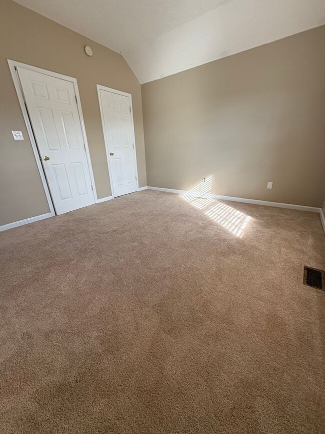 Building Photo - WOW! 3 bedroom/2 bath with garage.