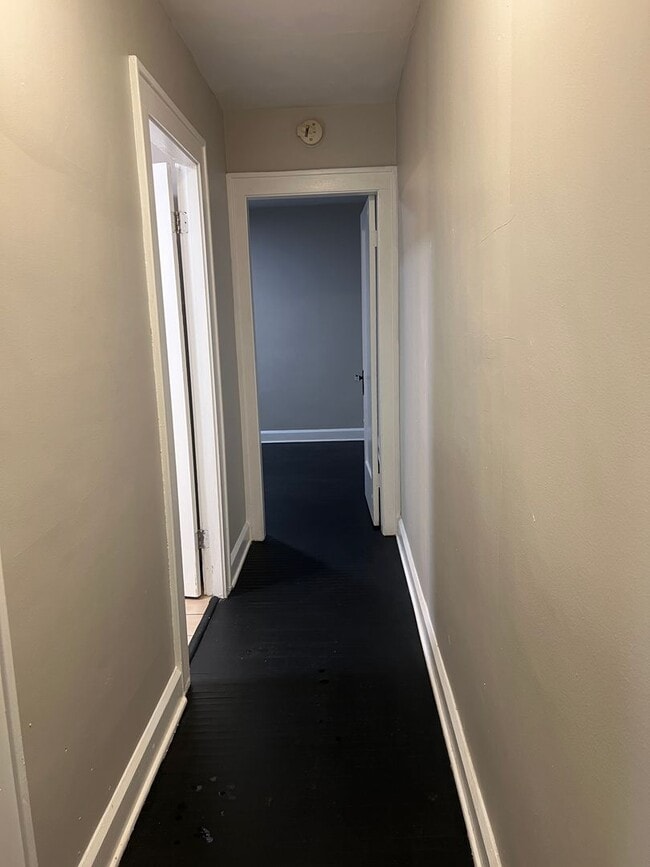 Building Photo - 738 N Chester Ave