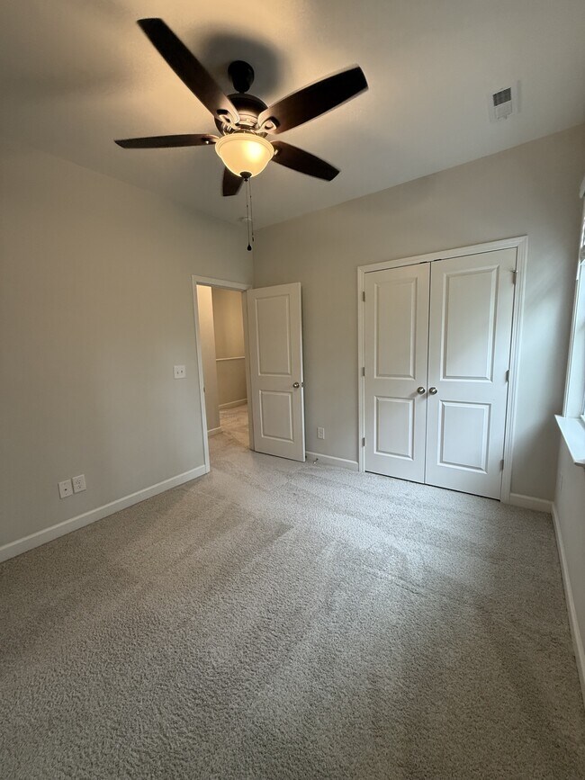 Building Photo - 704 Carraway Garden Dr