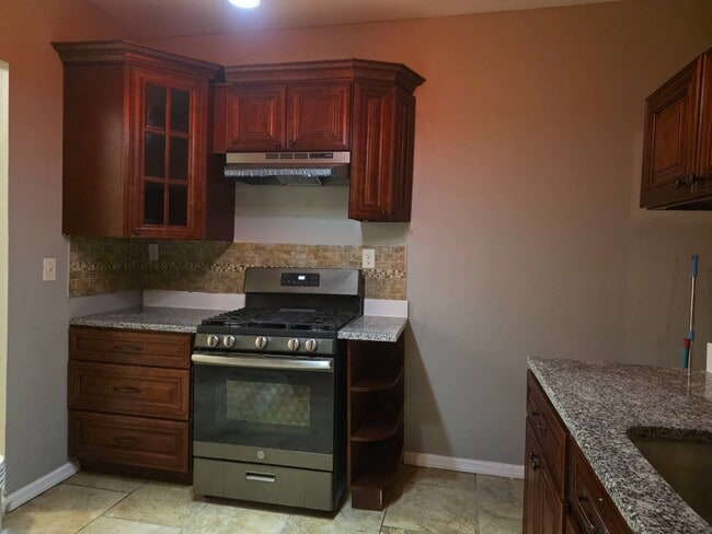 Building Photo - 349 Lyons Ave