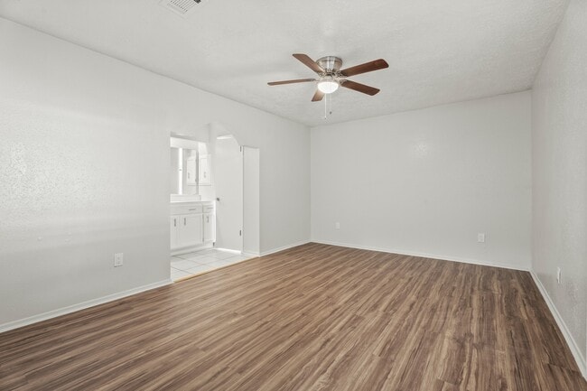 Building Photo - 16426 Forest Bend Ave