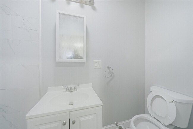 Building Photo - 10-12-12 Michigan Ave