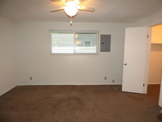 Building Photo - Cumjul05 - 1053-1055 Lansford Dr SE