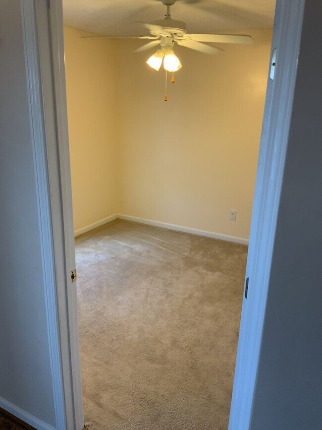 Building Photo - 127 Linville Ct