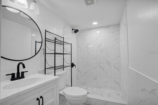 Building Photo - 414 Monroe Ln