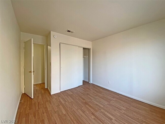 Building Photo - 7300 W Pirates Cove Rd