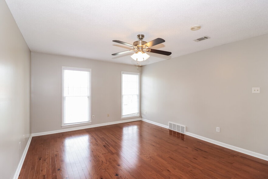 Building Photo - 8893 Wenham Cove E