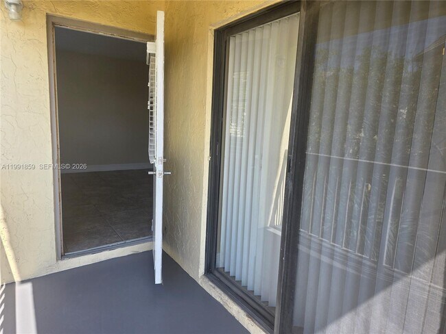 Building Photo - 8100 Geneva Ct