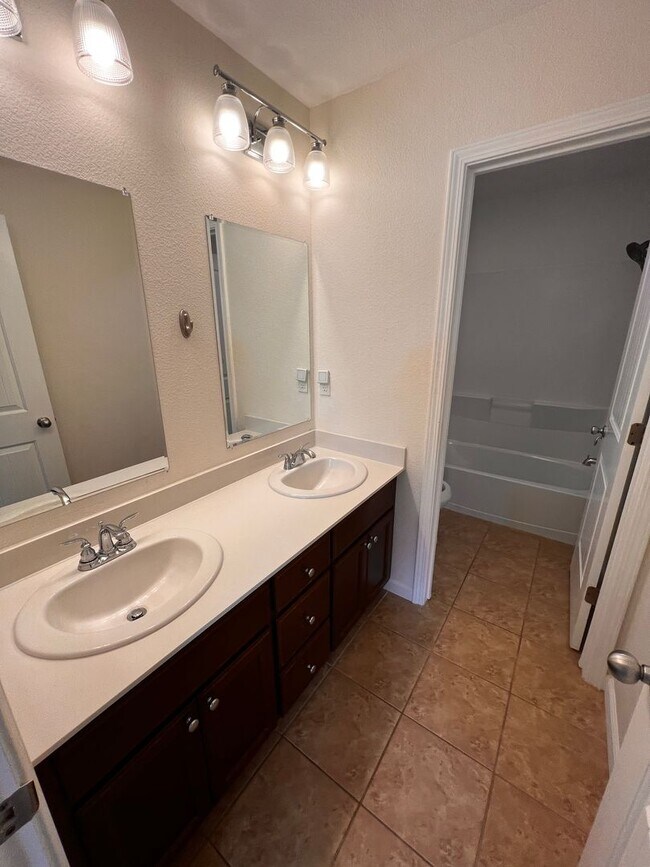 Building Photo - Great looking home and neighborhood in the North Village area close to shopping and freeway access