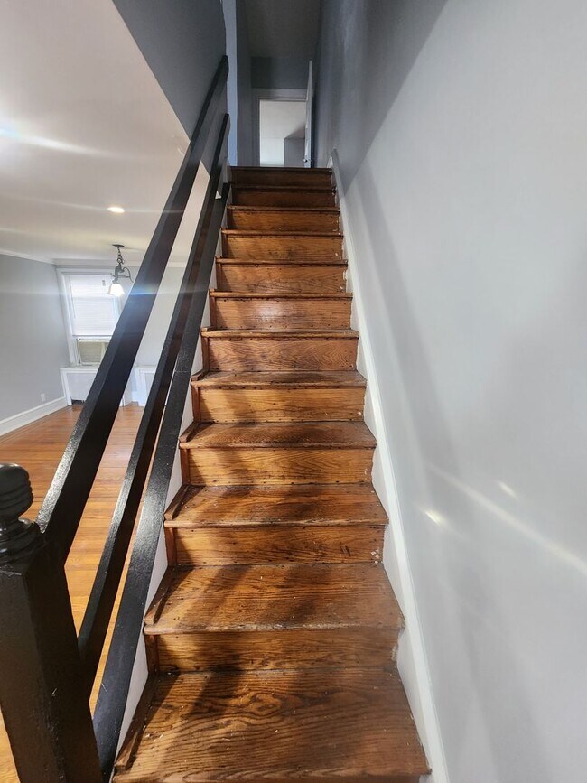 Building Photo - East Oak Lane House for rent with front porch and rear yard