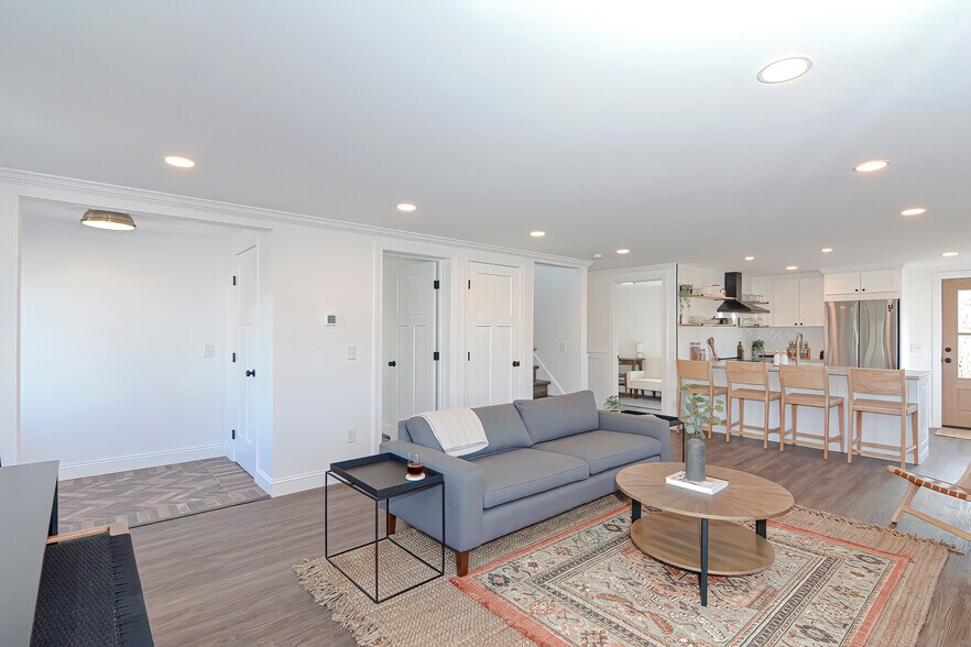 Building Photo - 29 Lion St