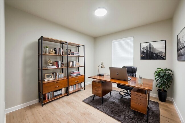 Building Photo - 946 Olive Dr