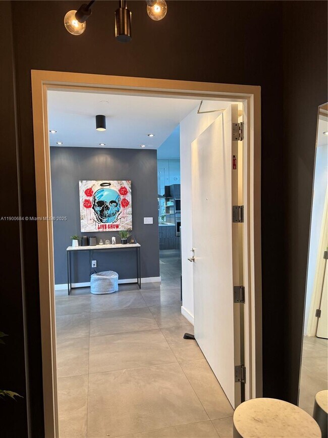 Building Photo - 2020 N Bayshore Dr