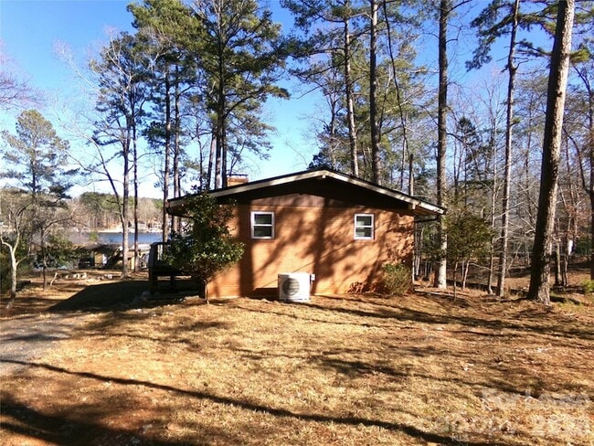 Building Photo - 869 Emerald Shores Rd