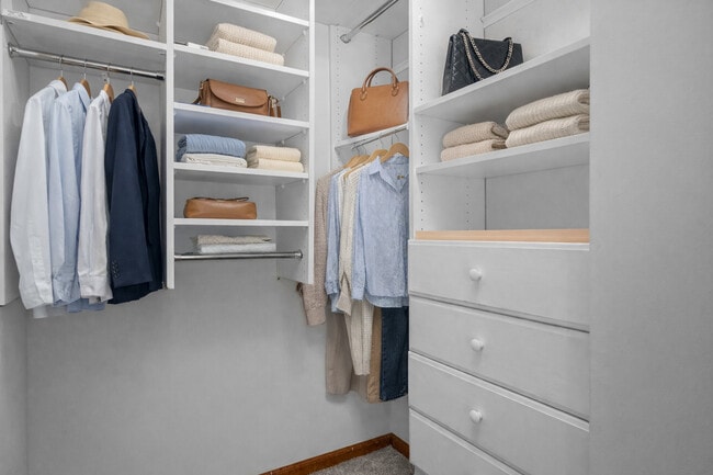 Building Photo - 107 E Winchester Rd