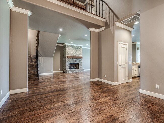 Building Photo - Luxury Edmond Townhome Overlooking Waterfa...