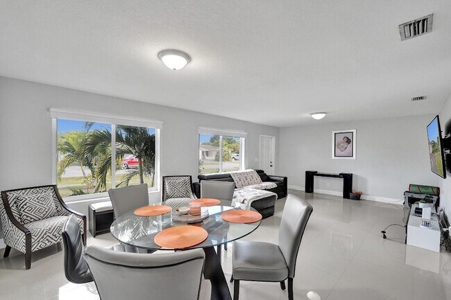 Building Photo - 3322 McKinley St