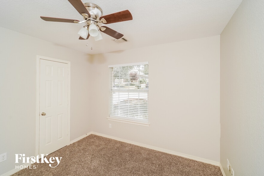 Building Photo - 339 Primrose Way
