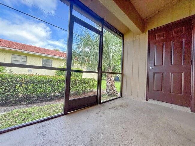 Building Photo - 3551-3559 Riverside Dr