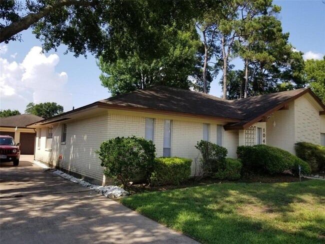 Building Photo - 1042 Creekmont Dr
