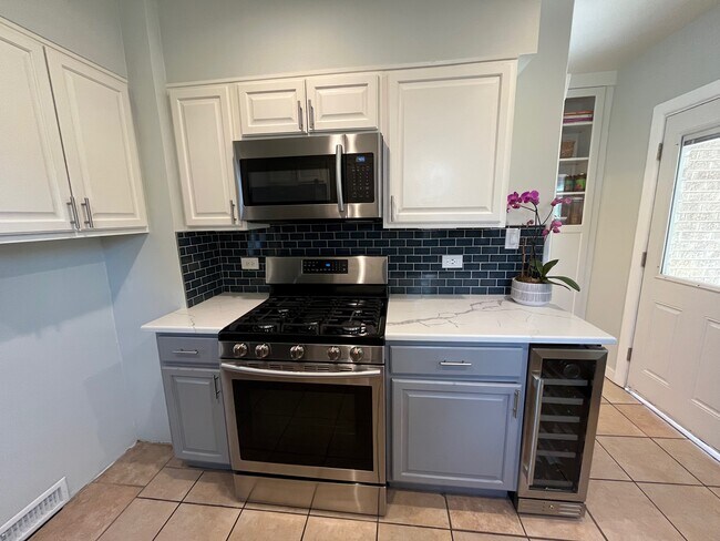 Building Photo - 933 Harrison St