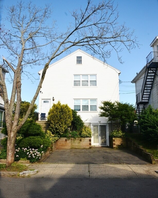 Primary Photo - 61 Tracey St