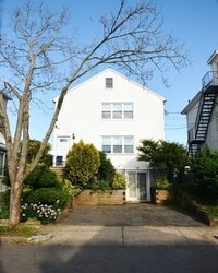 Building Photo - 61 Tracey St