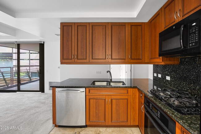 Building Photo - 7137 E Rancho Vista Dr