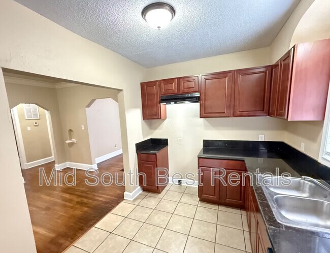 Building Photo - 1 N Front St