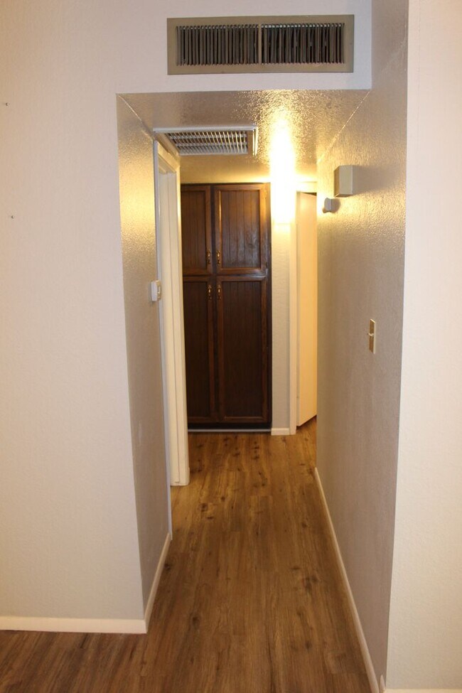 Building Photo - Central Mesa - No HOA with 3 bedrooms