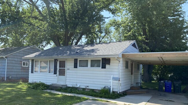 Primary Photo - 3805 Mt Vernon Rd SE