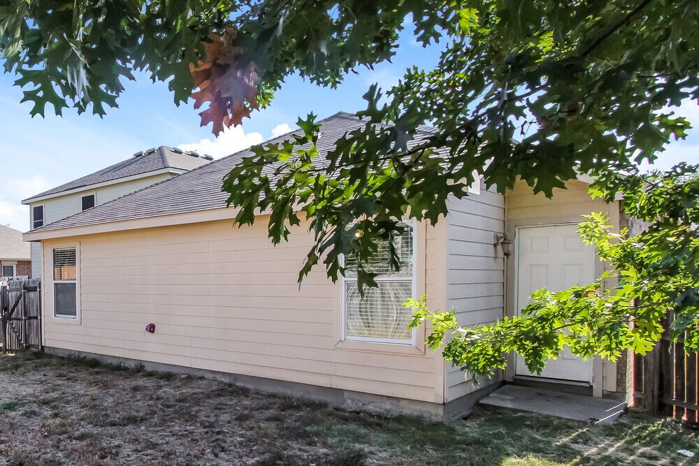 Building Photo - 4812 Waterford Dr