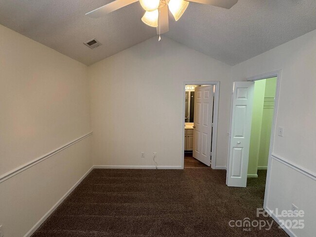 Building Photo - 8419 Southgate Commons Dr